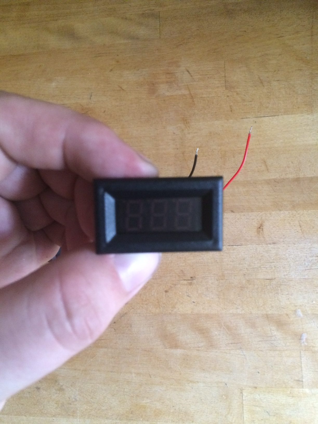 T4 . Voltmeter adjustment - voltmeter front