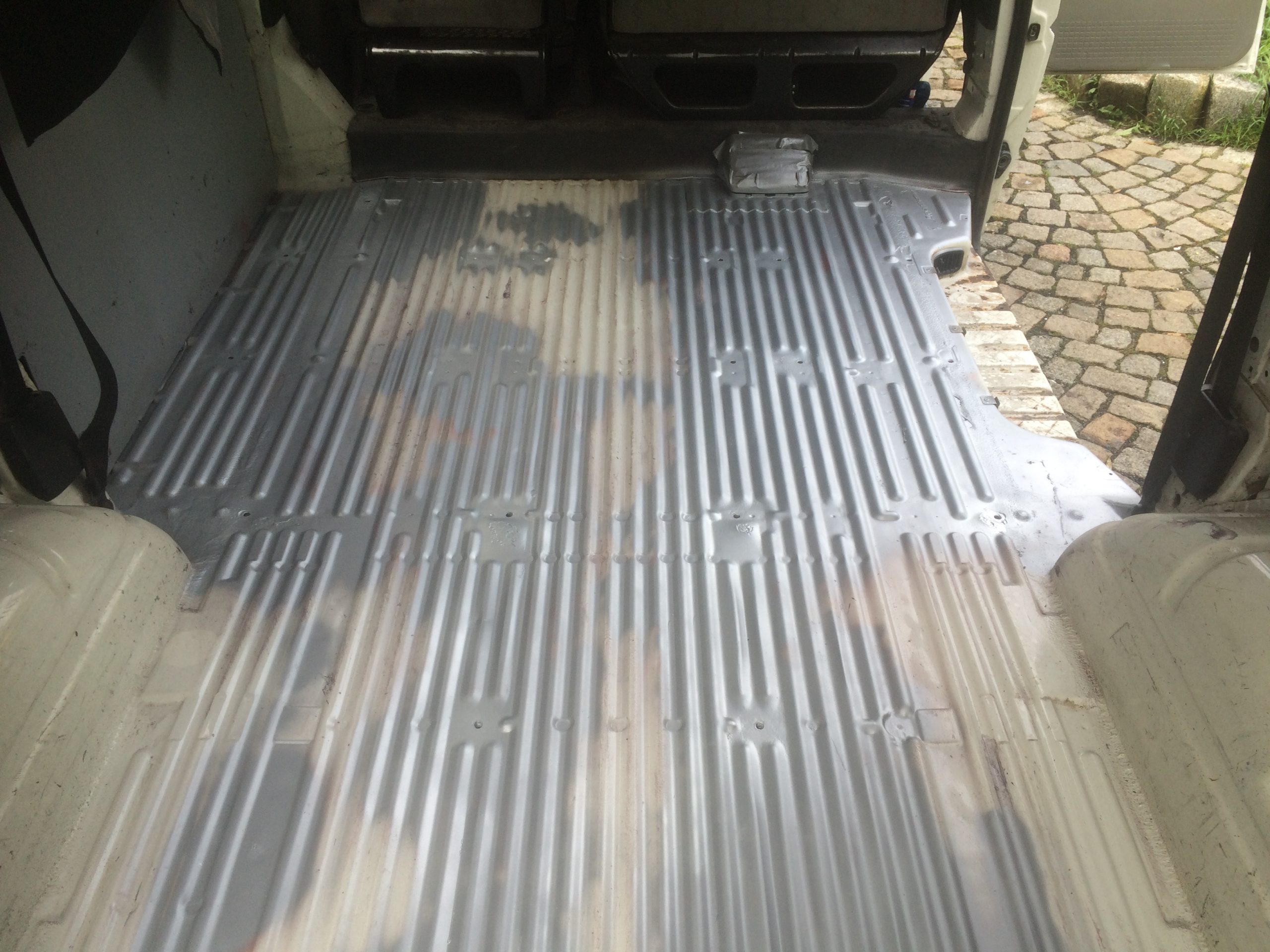 VW T4 Project – War against Rust – Battle VI - Interioir - from the back