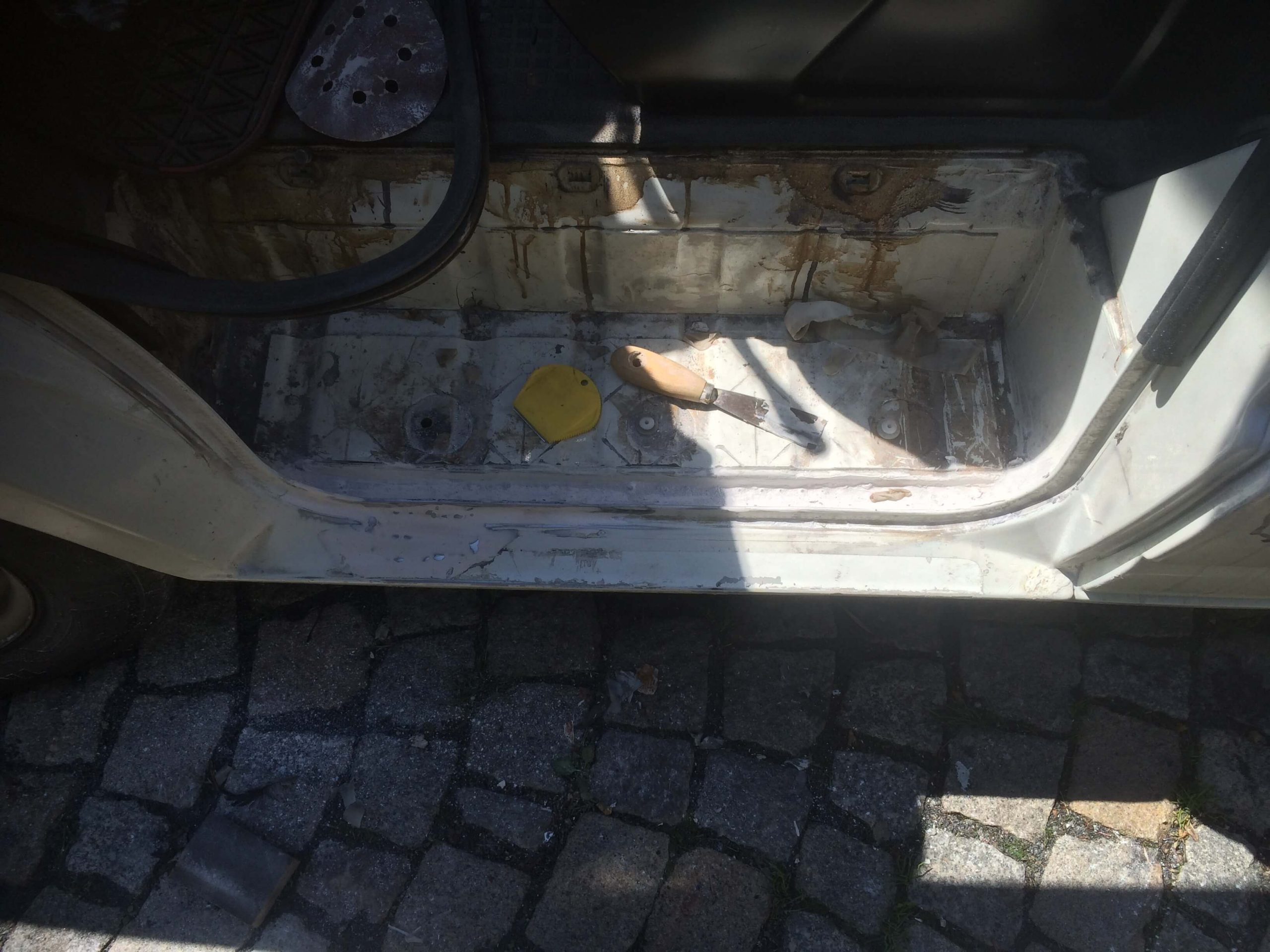 VW T4 Project – War against Rust – Battle V – Sill Part Two - added putty
