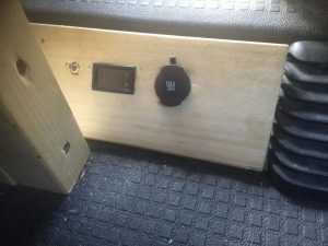 VW T4 Project – secondary battery - wooden constuction between front seats